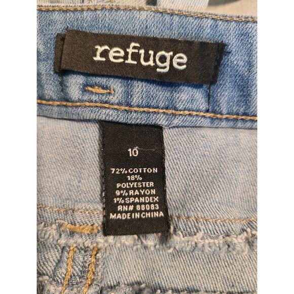 Refuge size 10 women's lightwash distressed cuffed shorts - Picture 3 of 7